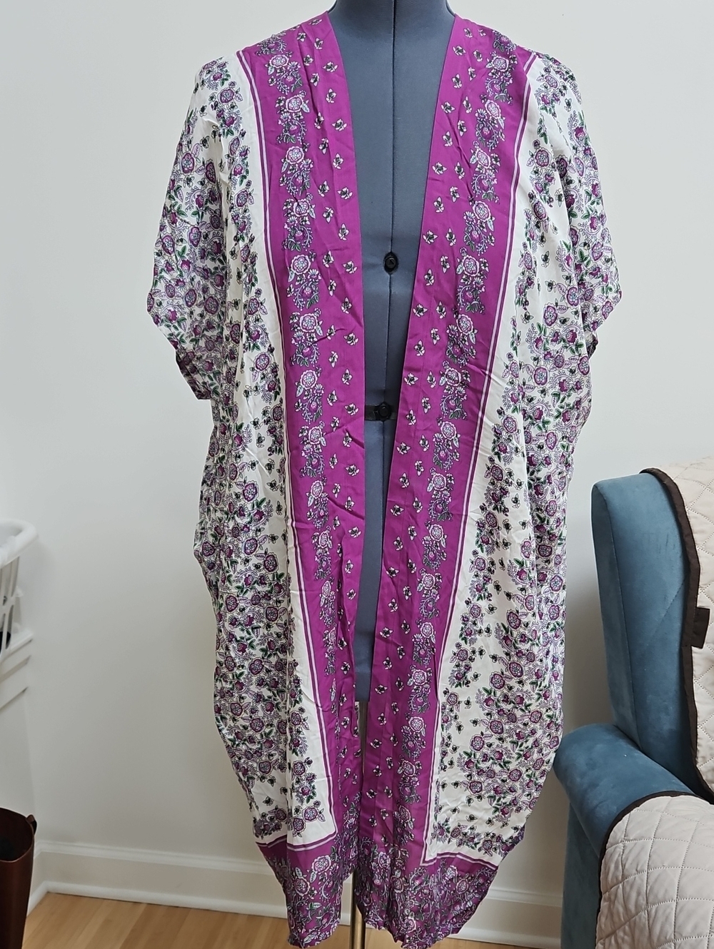 $10 Or 3/$15 LOFT Floral Kimono Beach Coverup in Magenta & Cream